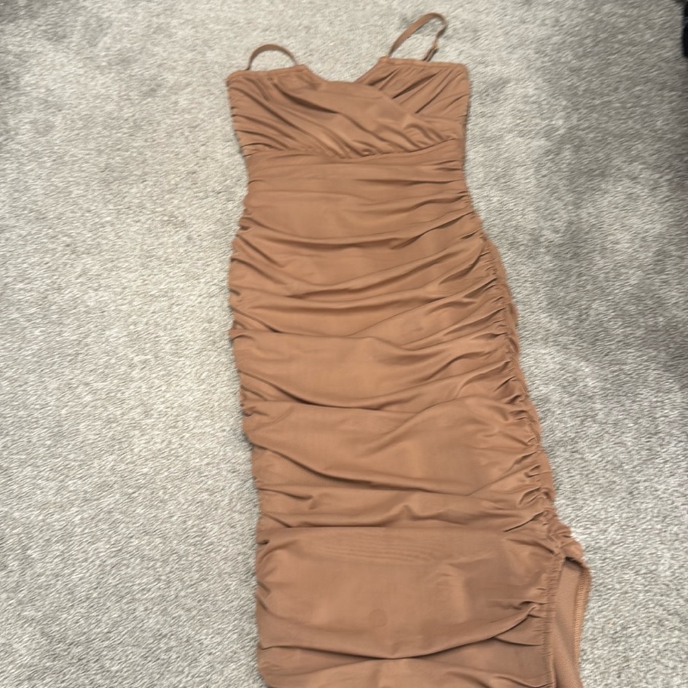 Elliatt Ruched Bodycon Midi Dress - Size S